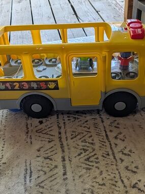 Fisher-Price Pull School Bus Playset With Songs Noises And Sounds Doors Open